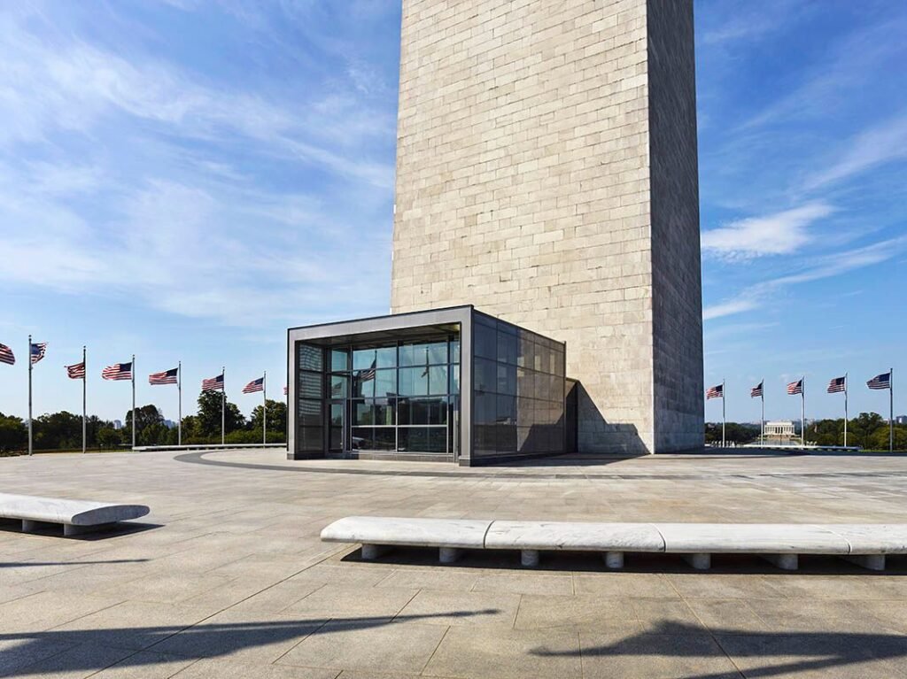 Entrance location at the base of the Washington Monument